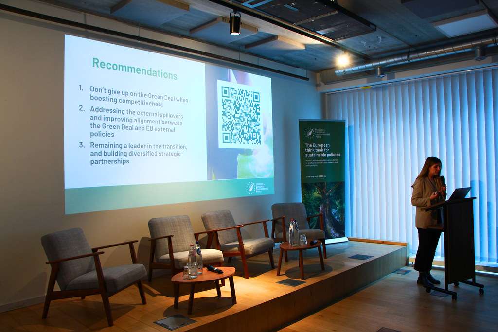 54584349829_43aefdbd2f_b (1)